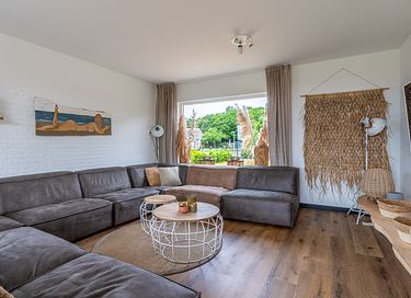 Spacious 10-person wellness villa on Texel - 2