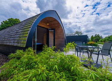 Uniek slapen in een tiny house aan het water