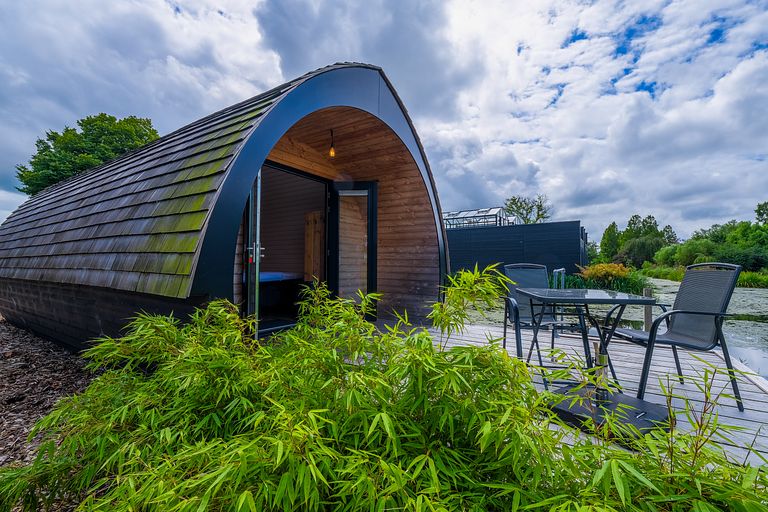 Uniek slapen in een tiny house aan het water - 1