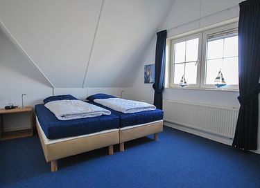 Pet-friendly villa on waterfront - 8