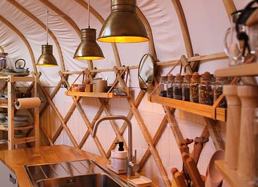 Luxe yurt met Bohemien chic interieur - 15