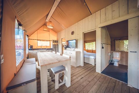 Tente de glamping pour 8 personnes avec cabine de couchage - 4