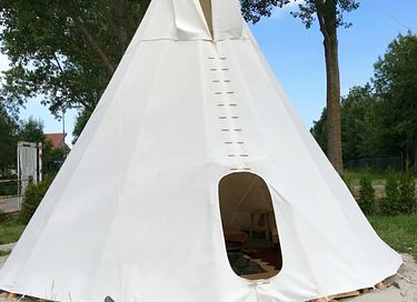 Back to basic in een echte indianentent - 11