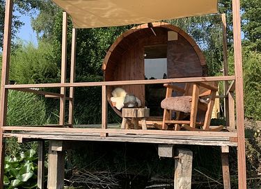 Uniek tiny house met hottub aan het water
