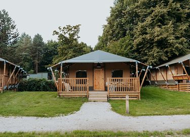 Luxe glamping lodge op kleinschalig park