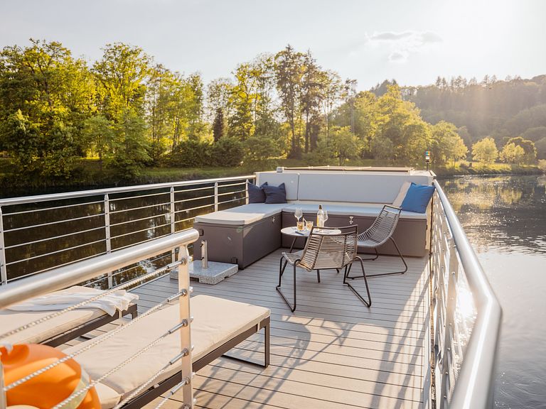 Moderne woonboot op de Saar - 1