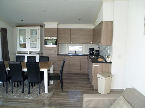 Vacation chalet on a green vacation park - 4