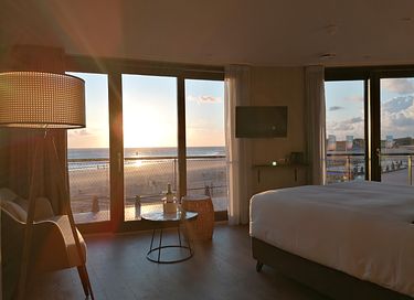 Luxury room with sea view and promenade - 12
