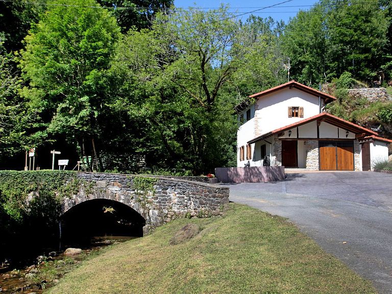 Logement de vacances historique dans les Pyrénées - 1