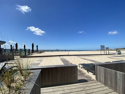 Luxe hotelkamer met zeezicht aan het strand  - 2