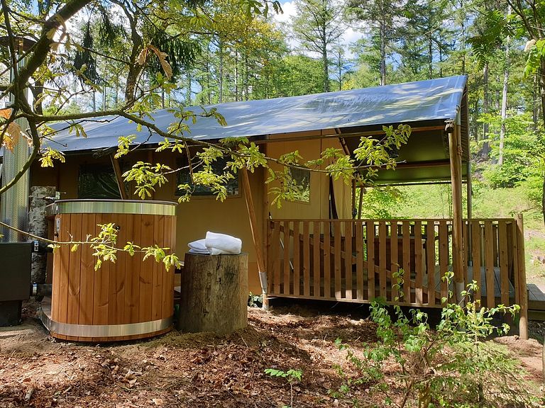 Luxe glampingtent in het bos met buitenbad - 1