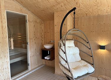 Slapen in een 'hooischuur' met privé wellness - 6