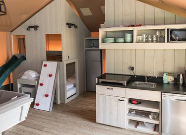 Grande tente safari dans un camping familial - 2