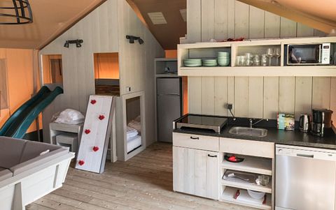 Grande tente safari dans un camping familial - 2