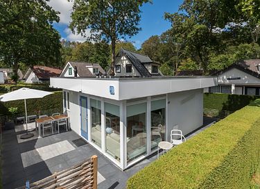 Vacation accommodation for 4 people by the sea
