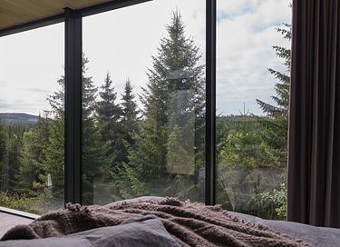 Breathtaking mirror house in Norway - 20