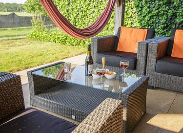 Luxuriöse Entspannung auf der Wiese - 15