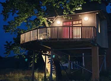 Prachtige boomhut in een oude kersenboom - 19
