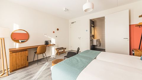 Luxury hotel room with wellness and views - 3