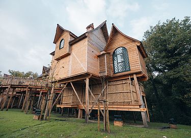 Séjour magique dans une cabane dans les arbres