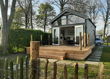 Comfortabel tiny house op leuke camping