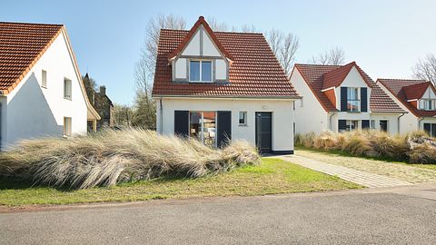 Holiday home on child-friendly park by the sea - 2