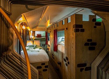 Uniek overnachten in een harmonica bus - 7