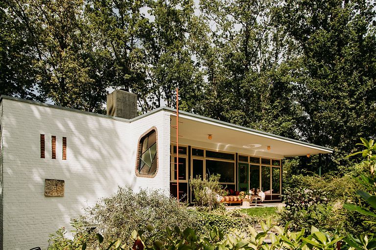 Design villa met grote bostuin in Limburg - 1