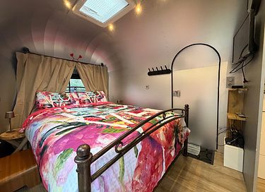 Slapen in de 'All You Need Is Love caravan' - 5