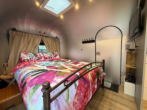 Slapen in de 'All You Need Is Love caravan' - 5