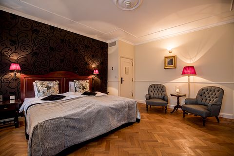 Passez la nuit dans la suite nuptiale du domaine. - 4