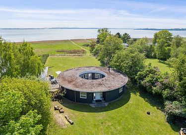 Unikt runde feriehus i smukke omgivelser