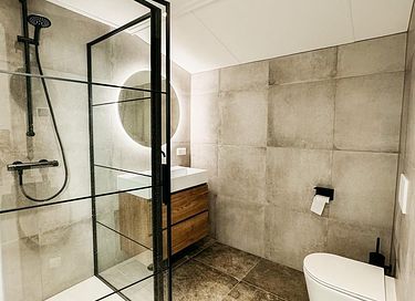 Spacious group accommodation with hot tub - 10