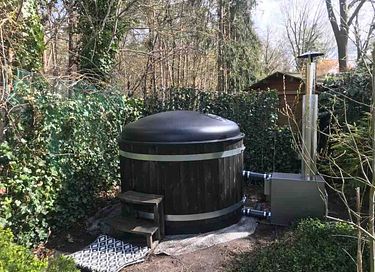 Wooden house, private hot tub and sauna - 2