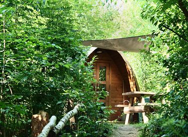 Gemütliche Gondel in den Wäldern von Drenthe