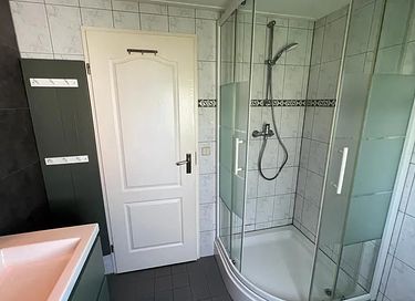 Gîte spacieux au bord d'un lac de loisirs - 15