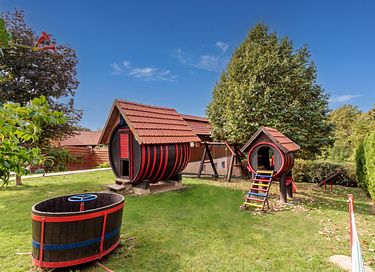 Group accommodation with private pool and sauna - 28