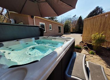 Belle maison dans la forêt avec un luxueux bien-être privé
