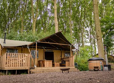 Furnished safaritent with private hot tub