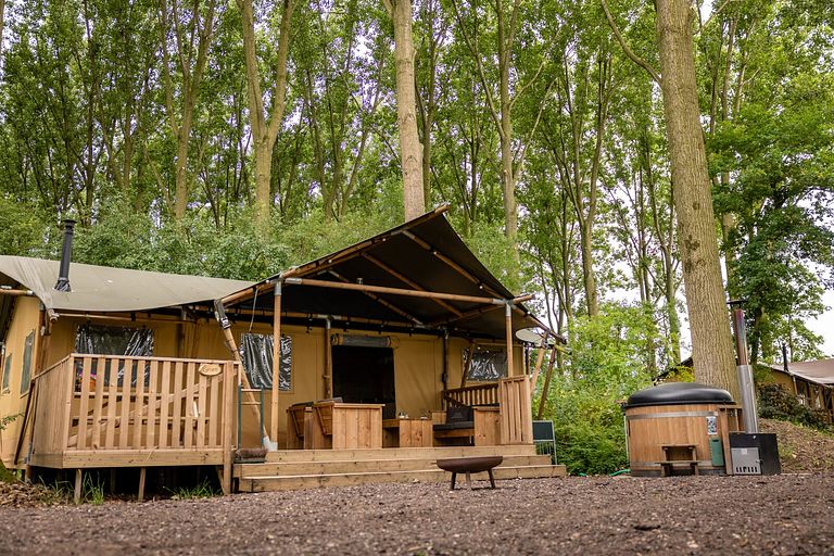 Ingerichte safaritent met privé hottub - 1