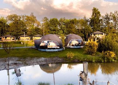 Glamping tent with unique bathtub - 2