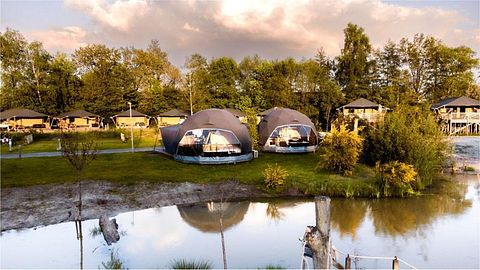 Glamping tent with unique bathtub - 2