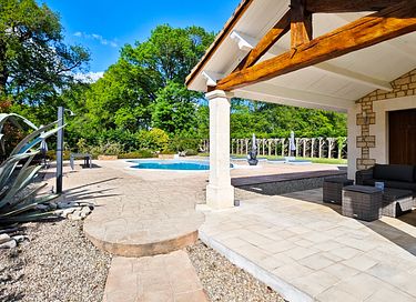Rustig gelegen villa met zwembad en spa - 25