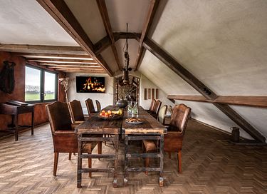 Beautifully renovated farmhouse with many luxuries - 9
