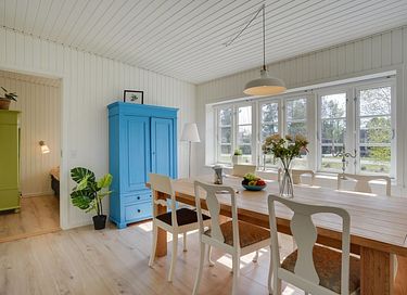 Kleurrijk vakantiehuis in een prachtig gebied - 24