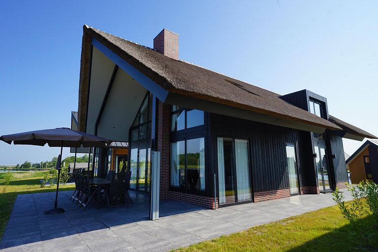 Ruim 10-persoons vakantiehuis in Overijssel - 1