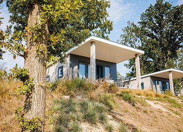 Pavillon pour 4 personnes au bord d'un lac récréatif
