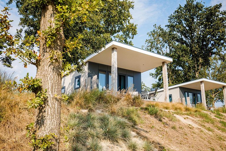 Pavillon pour 4 personnes au bord d'un lac récréatif - 1