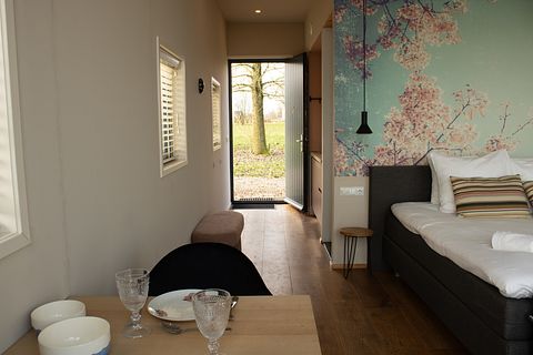 Tiny house aan het water in Friesland - 3