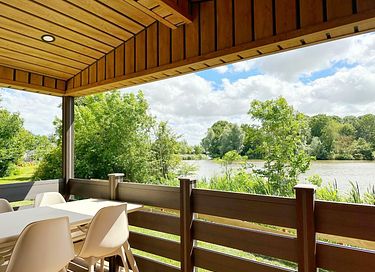 Chalet spacieux avec jardin et terrasse au bord de l'eau - 11